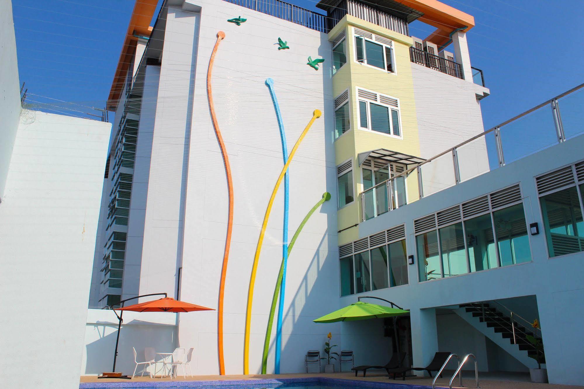 42C The Chic Hotel Nakhon Sawan Exterior foto