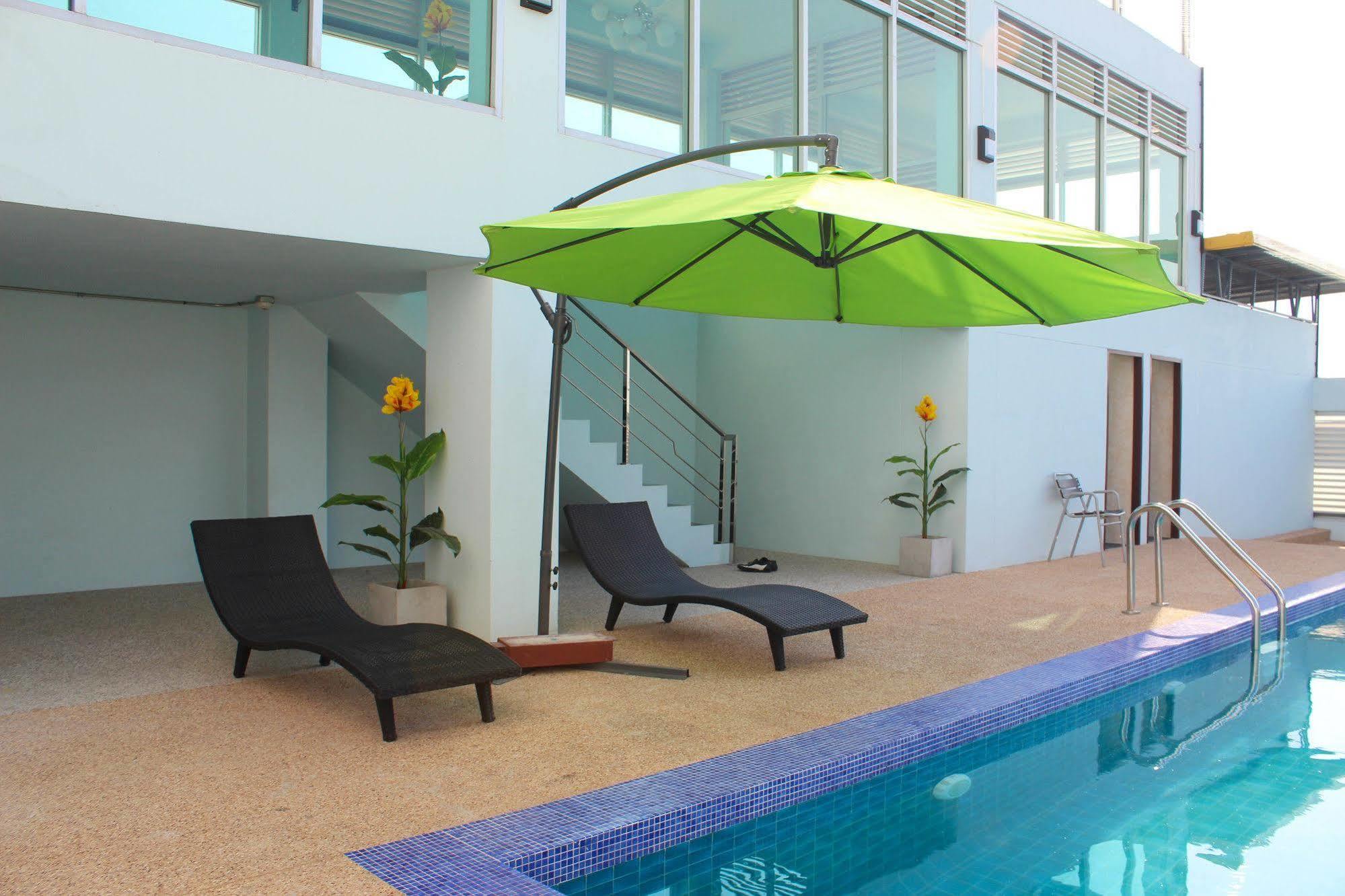 42C The Chic Hotel Nakhon Sawan Exterior foto